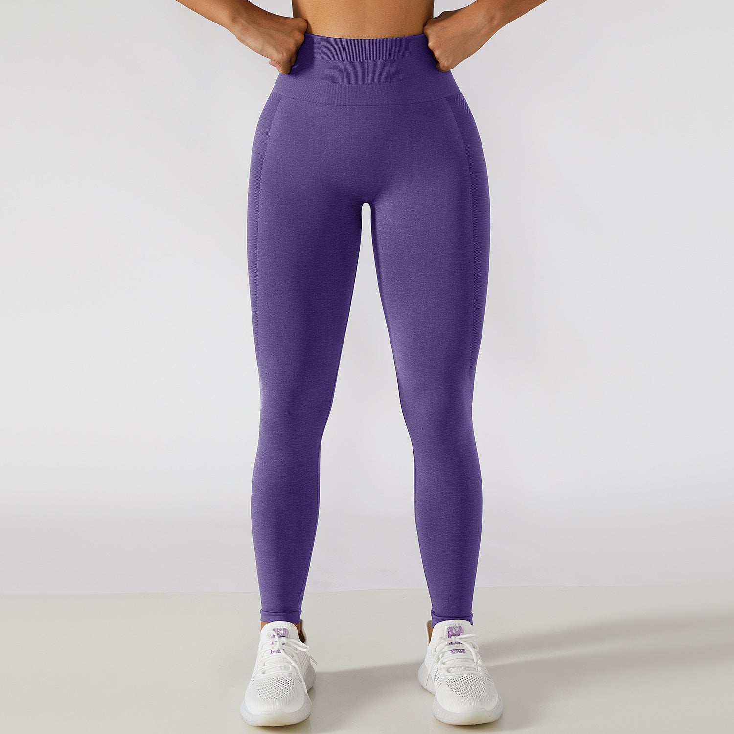 Calça legging esportiva de cintura alta para treino e corrida, com efeito levanta-quadril e modelagem que valoriza a musculatura.