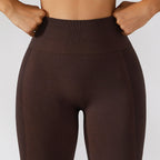 Calça legging esportiva de cintura alta para treino e corrida, com efeito levanta-quadril e modelagem que valoriza a musculatura.