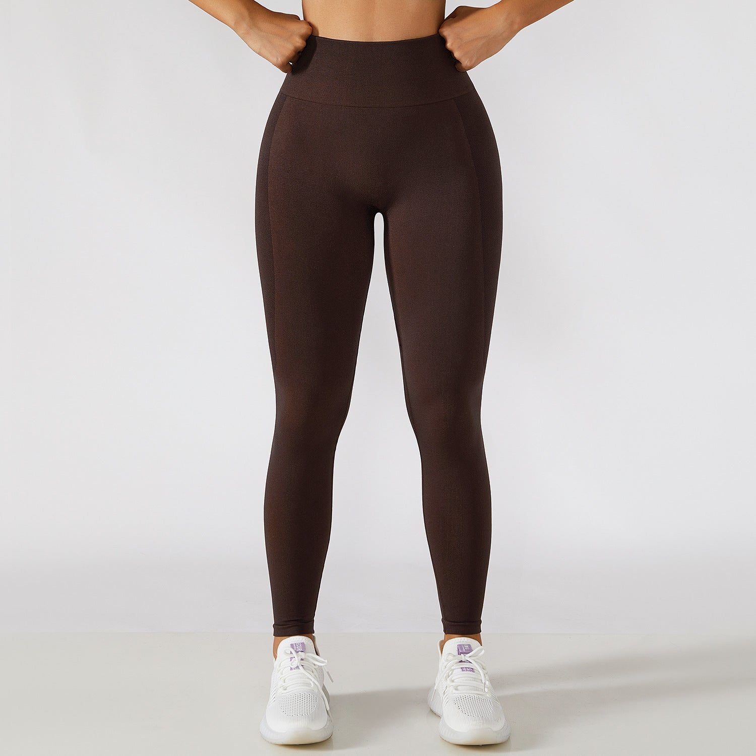 Calça legging esportiva de cintura alta para treino e corrida, com efeito levanta-quadril e modelagem que valoriza a musculatura.