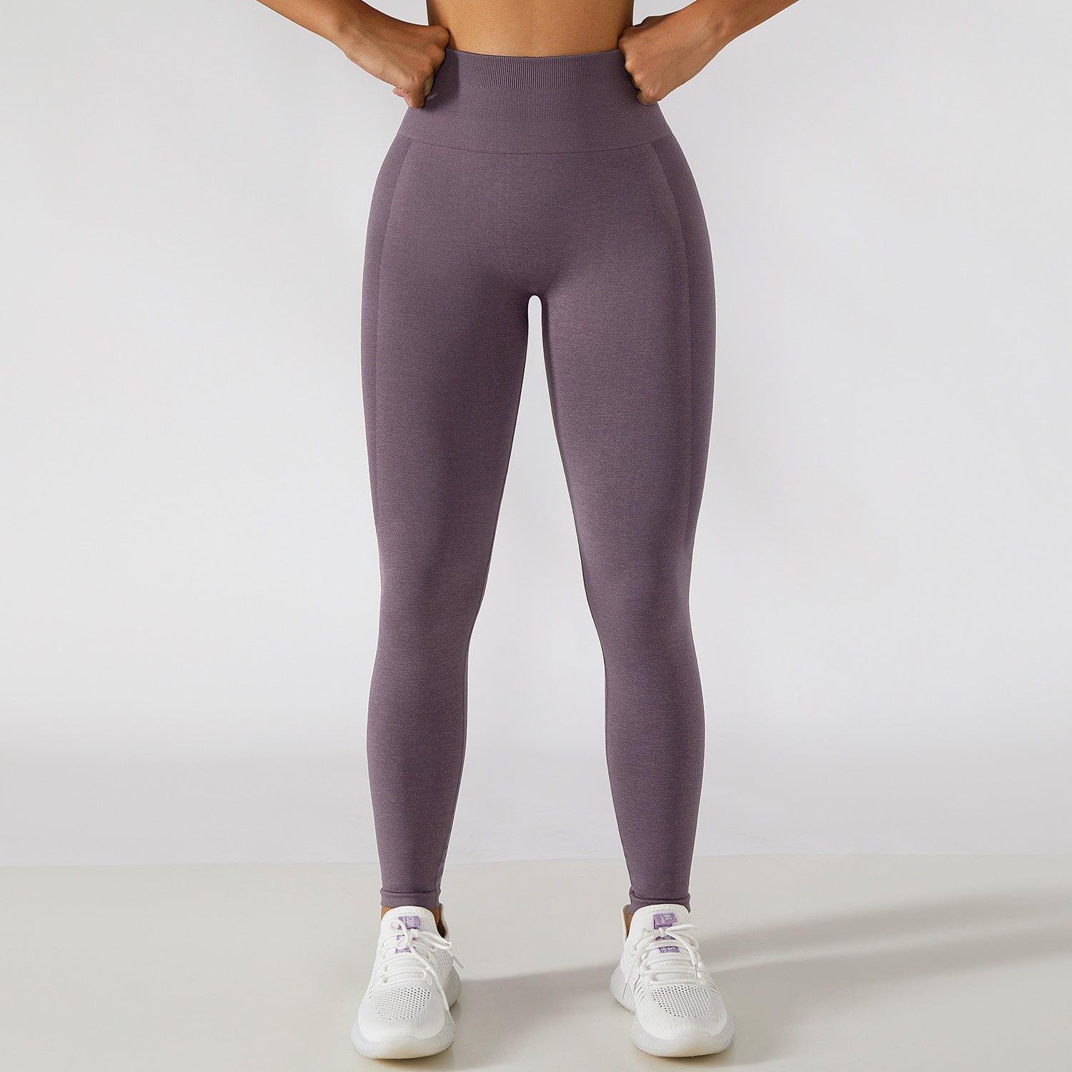 Calça legging esportiva de cintura alta para treino e corrida, com efeito levanta-quadril e modelagem que valoriza a musculatura.